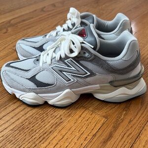 New Balance women’s 9060 size 8 - worn once!